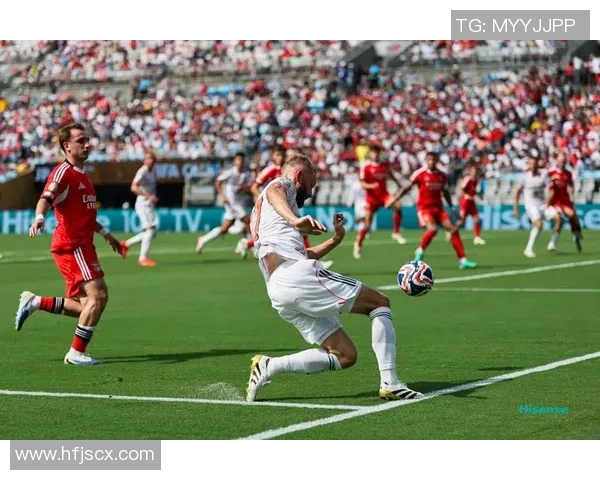 德甲精彩对决曼联4-0大胜本菲卡全场沸腾瞬间回顾与分析